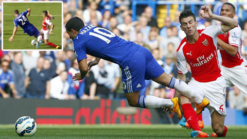 Graham Poll: 3 cầu thủ Arsenal và 1 của Chelsea đáng bị đuổi