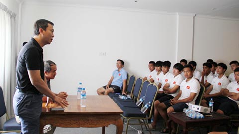 Hai Phó Chủ tịch VFF Trần Quốc Tuấn và Đoàn Nguyên Đức thăm và động viên U19 Việt Nam