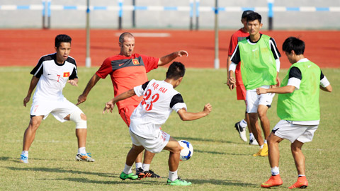 U19 Việt Nam: Vây bắt trên toàn mặt sân!