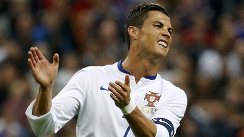 Ronaldo lại phải chườm đá đầu gối