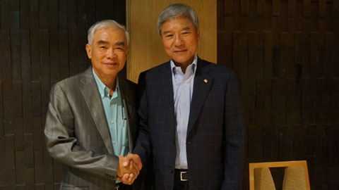 Chủ tịch VFF Lê Hùng Dũng làm thượng khách tại Singapore