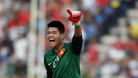 Thủ môn Phí Minh Long (U19 Việt Nam): Từ “dự bị” đến… “người hùng”