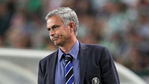 Mourinho từ chối so sánh Chelsea với “Arsenal bất bại”