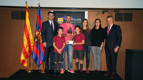 Mascherano giành giải cầu thủ Barca xuất sắc nhất mùa 2013/14