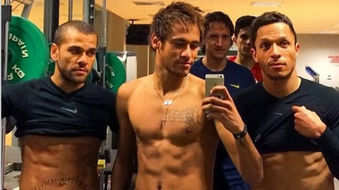 Neymar không còn tự ti vì thân hình "toàn dao găm"