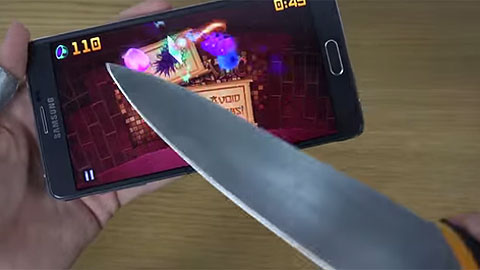 Chơi game “Fruit Ninja” trên Galaxy Note 4 bằng… dao