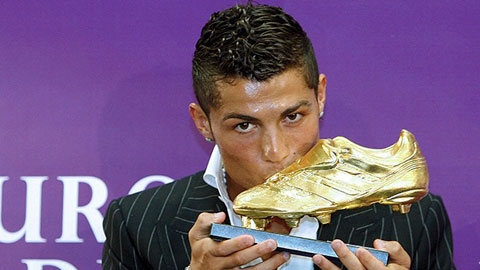 Ronaldo chính thức nhận giải Chiếc giày vàng châu Âu vào ngày 5/11