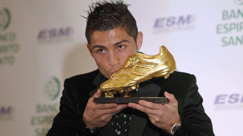 Cristiano Ronaldo: "Tôi bị mê hoặc bởi những danh hiệu cá nhân"