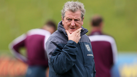 Hodgson bực mình vì sân Wembley bị “cày xới” bởi các trận đấu rugby