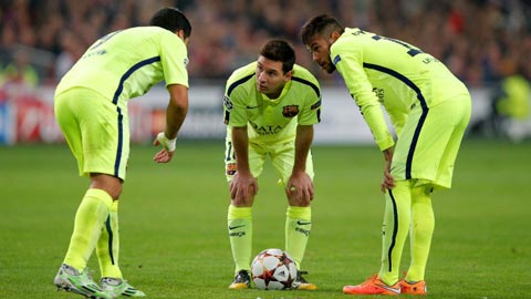 Barca không biết làm gì với quả phạt góc