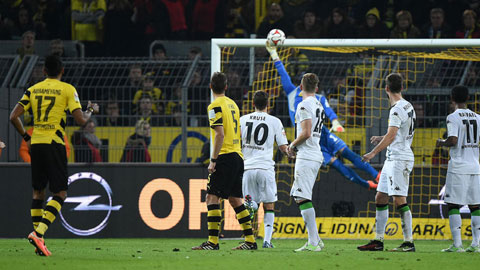 Dortmund chấm dứt chuỗi 7 trận không thắng tại Bundesliga: Màn thoát hiểm kỳ lạ