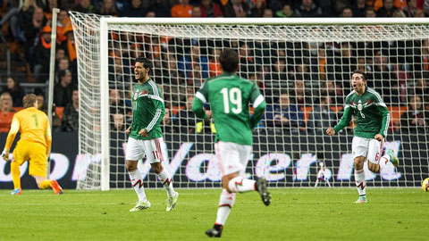 Hà Lan 2-3 Mexico: Ơn đền, oán trả