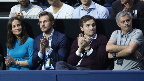 Jose Mourinho bị la ó khi xem Murray đấu với Federer