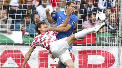 02h45, ngày 17/11, Italia vs Croatia: Dựa lưng vào San Siro!