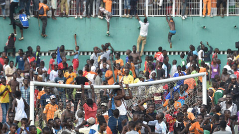 CĐV gây bạo loạn sau trận Bờ Biển Ngà và Cameroon
