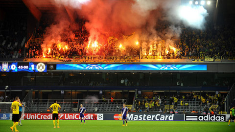 Dortmund và Galatasaray lĩnh án phạt từ UEFA