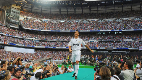 Hội chứng sùng bái cá nhân trong bóng đá: Ronaldo & Messi không phải là thần thánh!
