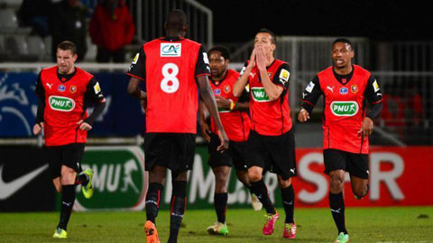 01h00 ngày 4/12: Nice vs Rennes
