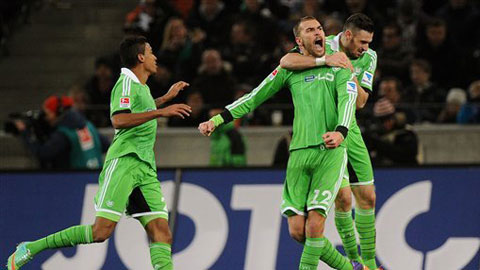 23h30 ngày 14/12: Wolfsburg vs Paderborn