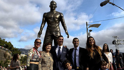 Ronaldo được dựng tượng ở quê nhà