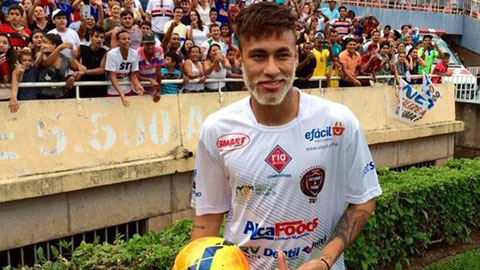 Neymar "trổ tài" ở trận từ thiện gây quỹ
