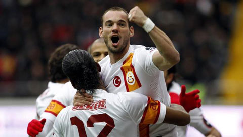 Quên thù cũ, Juve ngắm Sneijder
