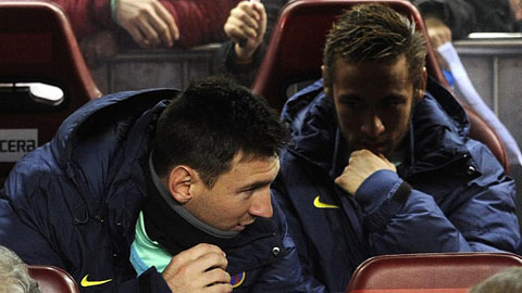 Vì sao Messi, Neymar ngồi dự bị trong trận thua Sociedad?
