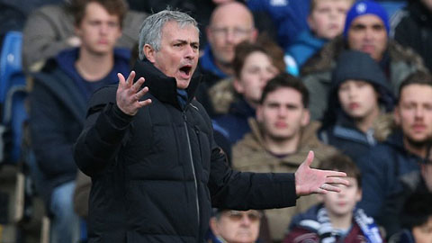 HLV Mourinho nổi điên khi Chelsea bị từ chối penalty
