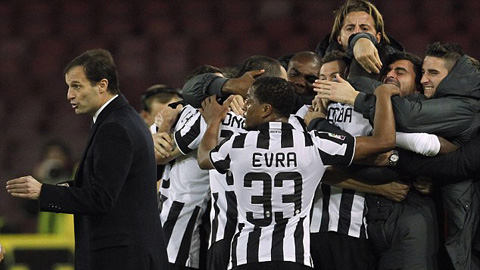Napoli 1-3 Juventus: "Bà đầm già" phá bỏ lời nguyền