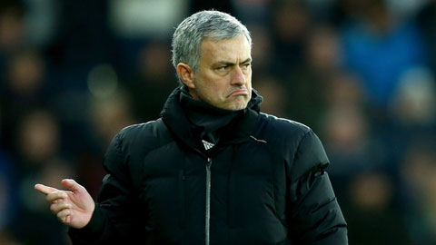HLV Mourinho thừa nhận Chelsea khó "ăn 4"