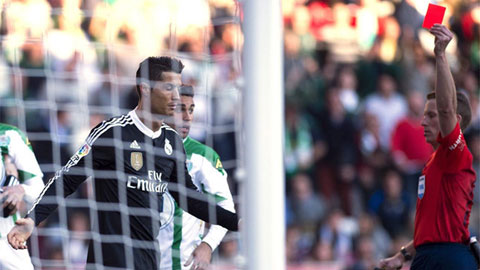 Ronaldo phản ứng không đẹp khi bị fan Cordoba la ó