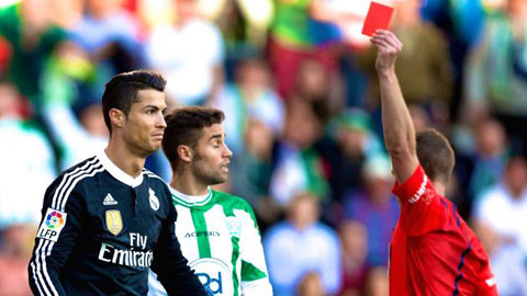 Nhìn lại 5 chiếc thẻ đỏ của Ronaldo trong màu áo Real Madrid