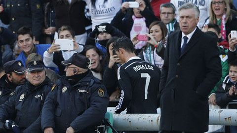Ancelotti nói gì về thẻ đỏ của Ronaldo?