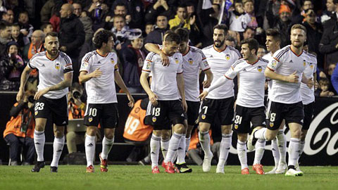 Valencia 3-1 Sevilla: "Đàn dơi" bay vào top 4