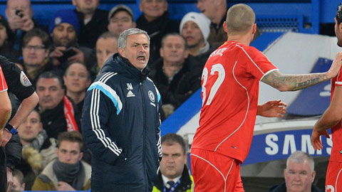 Mourinho bảo vệ Costa, Rodgers tự hào dù thua trận