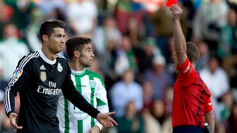 Ronaldo chỉ bị treo giò 2 trận, kịp dự derby Madrid