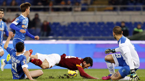Roma 1-1 Empoli: Thêm một cú vấp