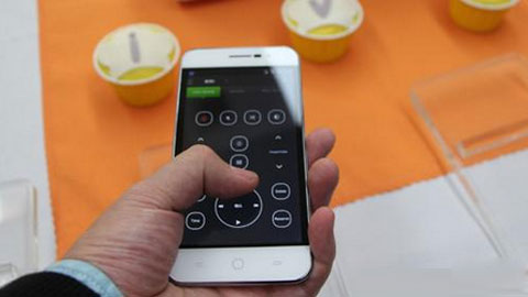 Smartphone mỏng nhất thế giới (4.7mm) ra mắt với giá 4 triệu đồng