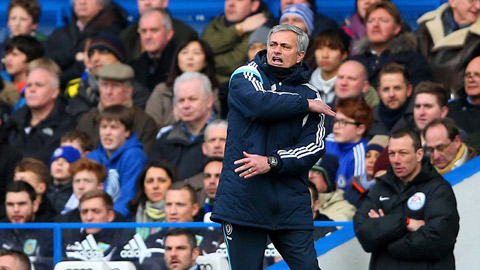 Mourinho bức xúc vì Chelsea bị xử ép