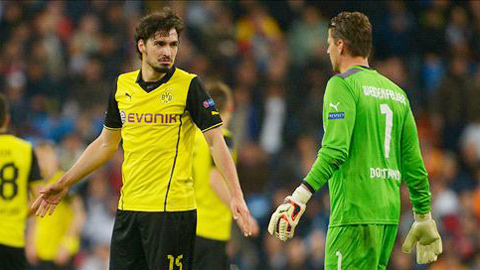 Dortmund thua vì hàng thủ