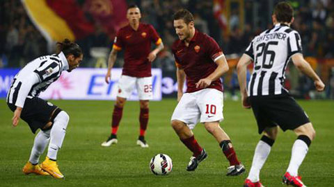 Chơi thiếu người, Roma vẫn cầm hòa Juventus 1-1