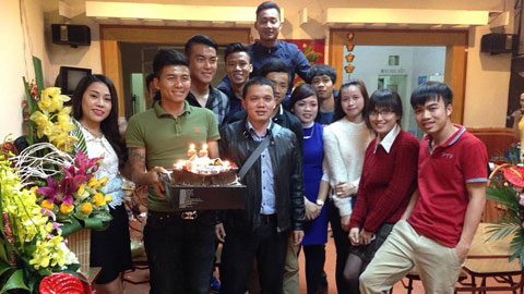 Mạnh Hùng đón sinh nhật tuổi 22 bên đồng đội Olympic Việt Nam