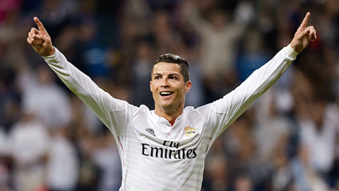 Ronaldo chơi trò “bắt cá hai tay”