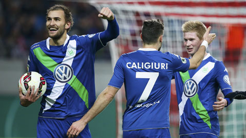 21h30 ngày 7/3, Augsburg vs Wolfsburg: Tiếp chứ, Bas Dost?