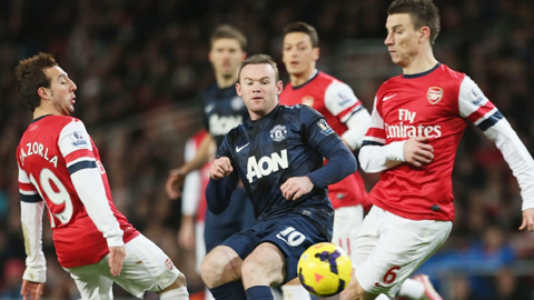 Rooney một mình chống lại Arsenal