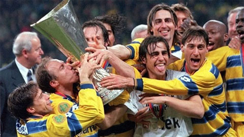Parma bị "xóa sổ" khỏi bản đồ bóng đá Italia