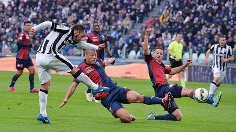 Juventus 1-0 Genoa: Tevez lại đóng vai người hùng