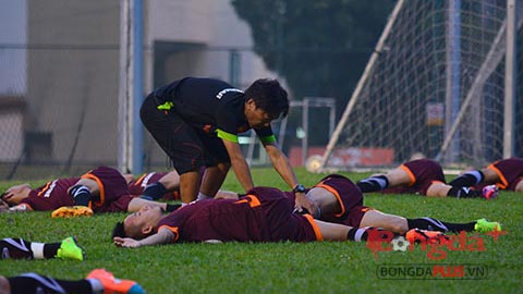 U23 Việt Nam miệt mài tập luyện dưới ánh chiều tà Malaysia