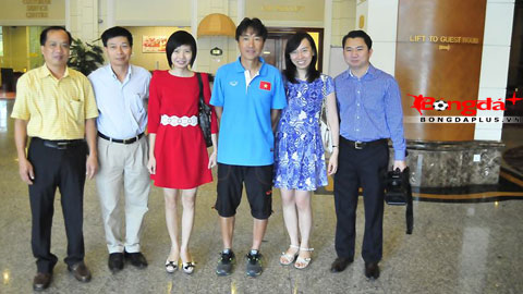 Đại diện Đại sứ quán Việt Nam tại Malaysia thăm và động viên U23 Việt Nam