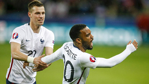 Pháp hạ Đan Mạch 2-0, Lacazette lần đầu ghi bàn